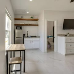 Studio 4 Modern South Padre Blocks to Beach or relax in the Pool - Apartment